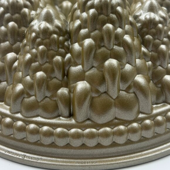 Williams Sonoma - Nordic Ware - Gold 9 Cup Pine Forest Bundt® Pan NEW - Picture 9 of 13
